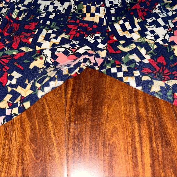 LuLaRoe Santa Leggings - TC2 - Picture 6 of 6